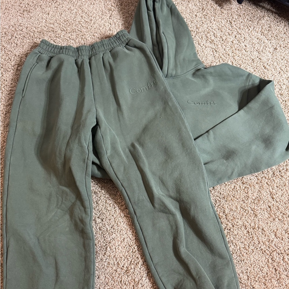 Comfort Green Women's Hoodie and Sweatpants Set